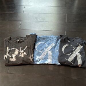 Calvin Klein Men’s M Black and Blue Short Sleeve Tees!